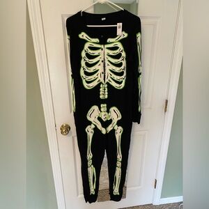 Old Navy women’s Black Skeleton Glow-in-the-Dark Pajamas Costume Large NWT